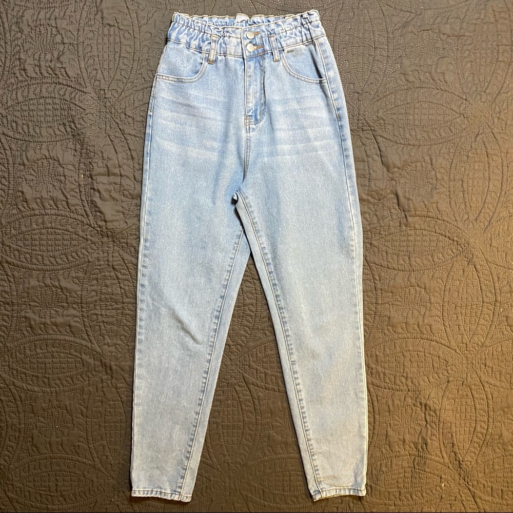 SHEIN Super High Rise Elastic Waist Light Wash Jeans